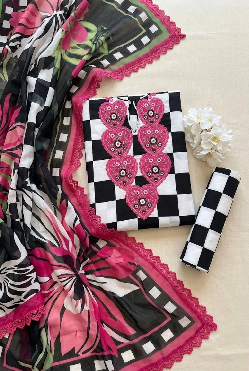 Maria B – Modern Black & White Checkerboard Geometric Lawn – 3PC