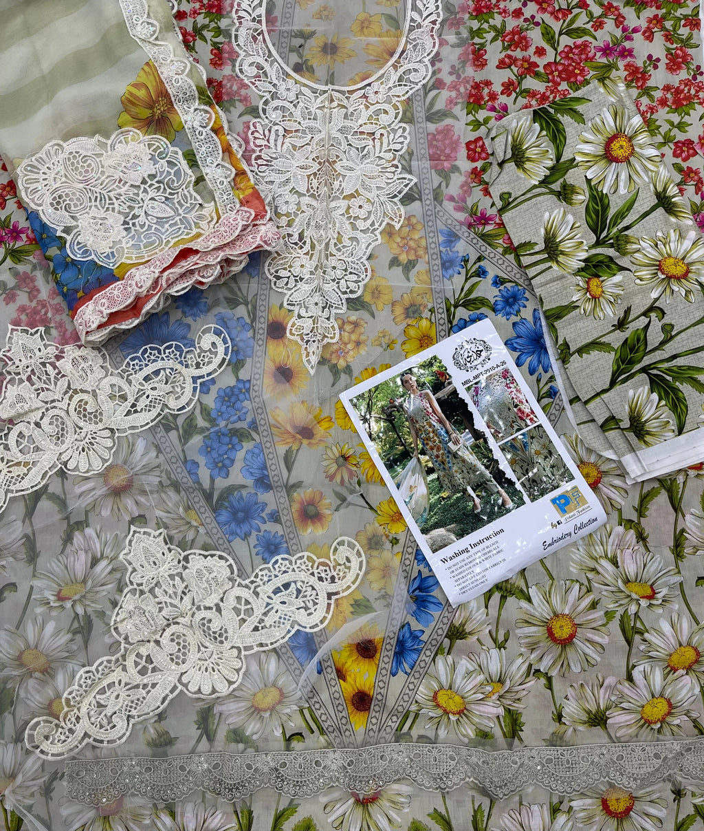 Maria B – Daisy Bloom Luxe | Printed Lawn 3Pc