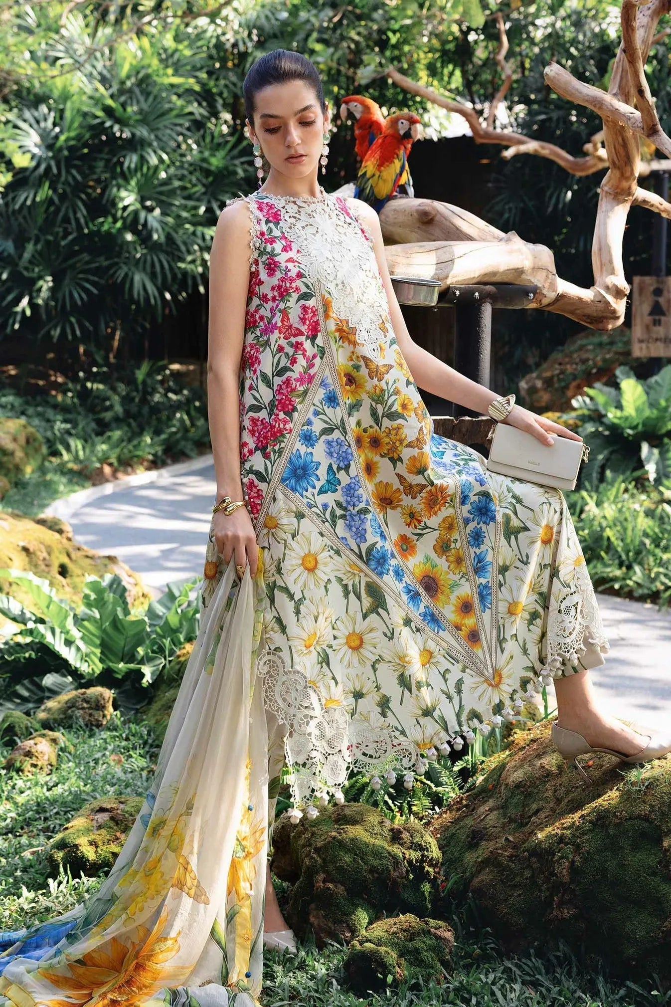 Maria B – Daisy Bloom Luxe | Printed Lawn 3Pc