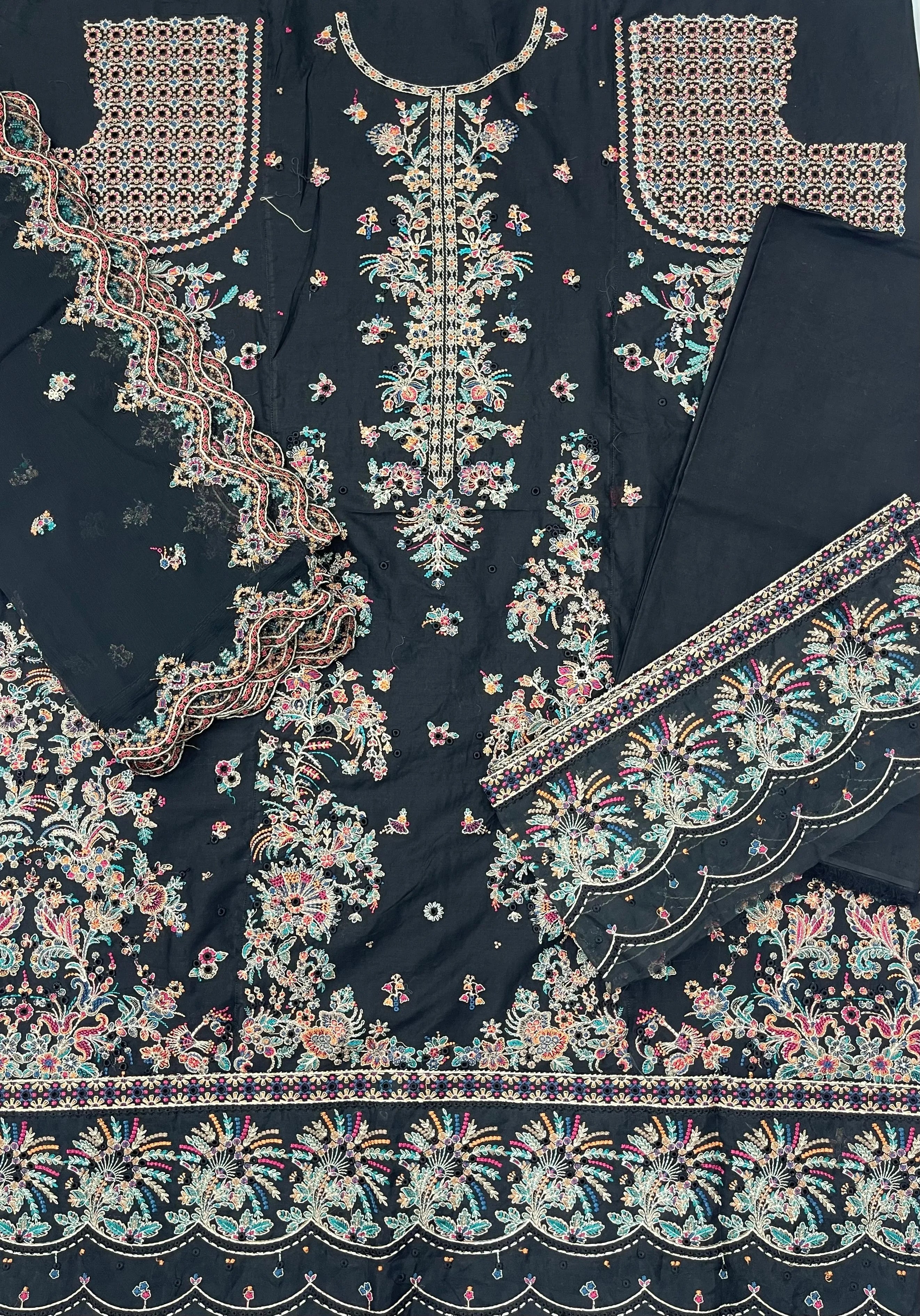 Qadri Arts – Midnight Opal Embroidered Luxury Lawn – 3PC