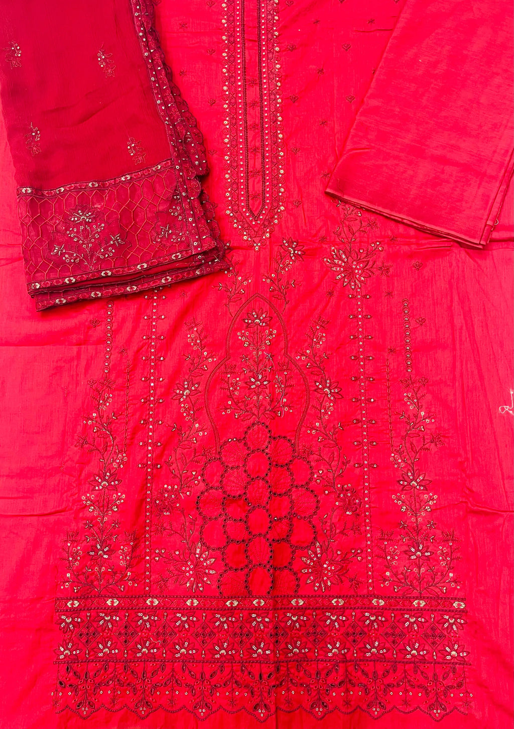 Qadri Arts – Scarlet Majestic Embroidered Lawn – 3PC