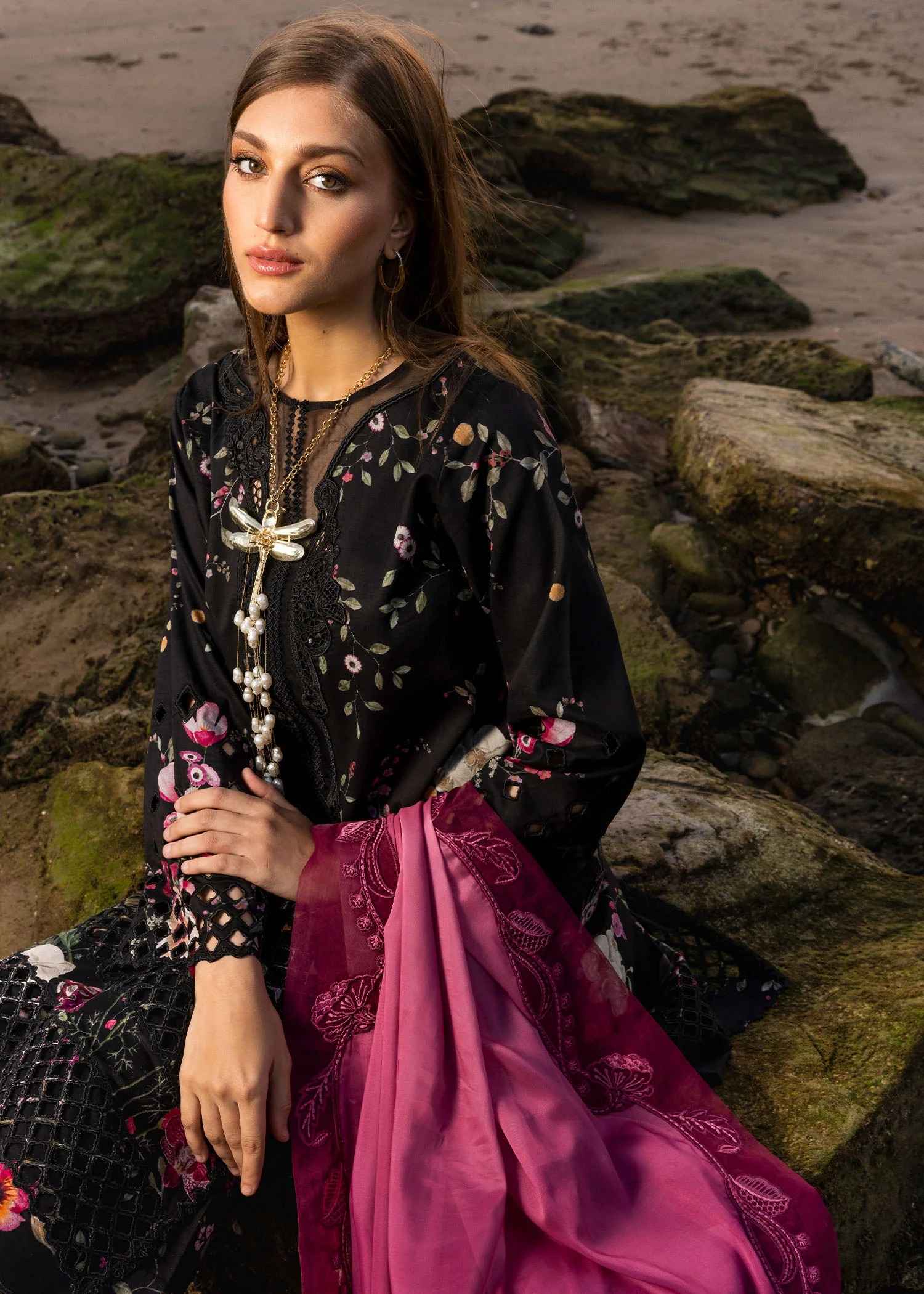 Crimson – Noir Amethyst Embroidered Lawn 3PC